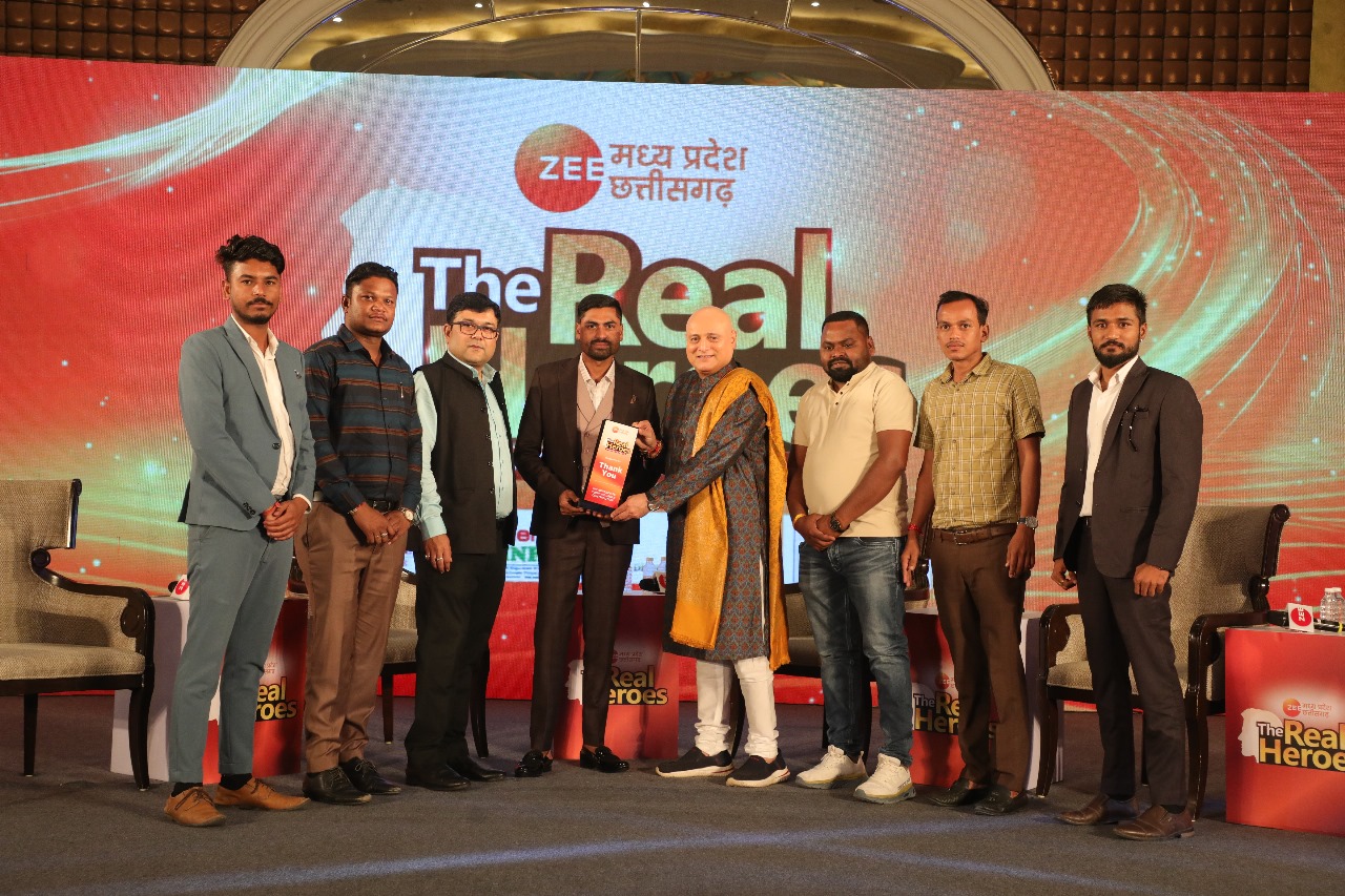 Zee News : MP CG  The Real Heroes